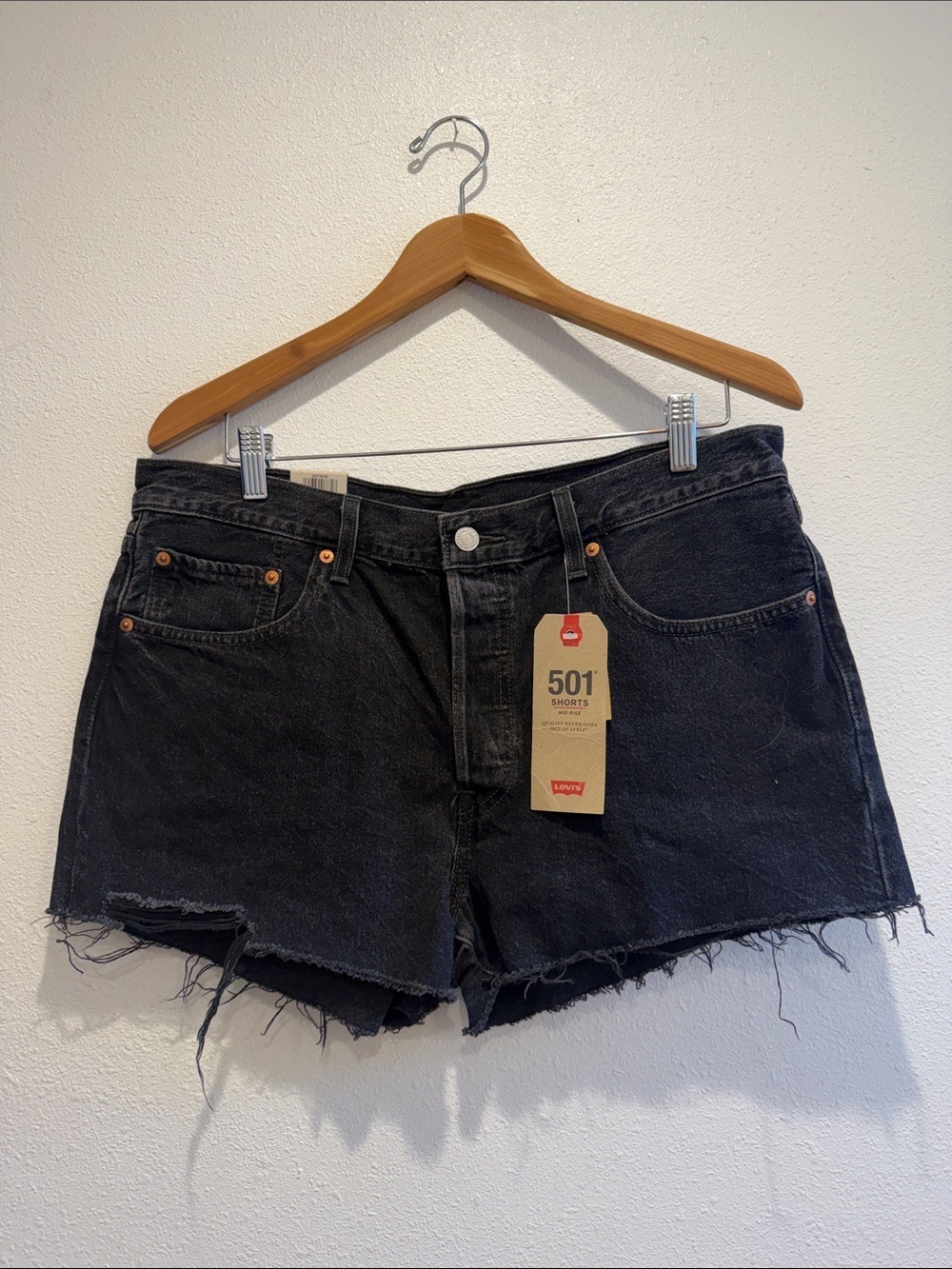 Levi’s 501 Mid Rise New With Tags Cut Off Shorts Size 32